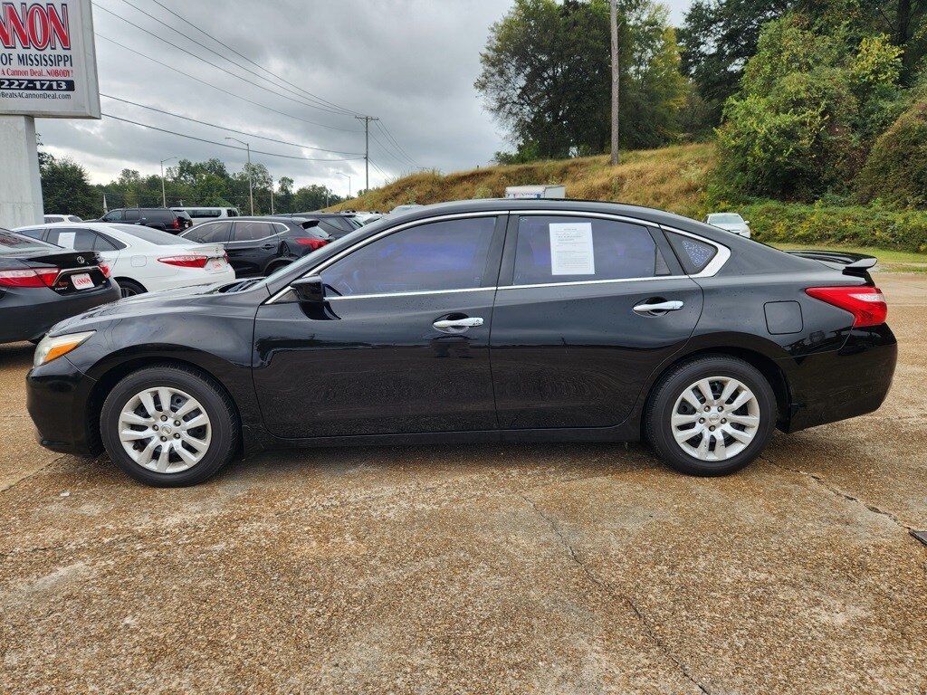 2017 Nissan Altima 2.5 S photo 2