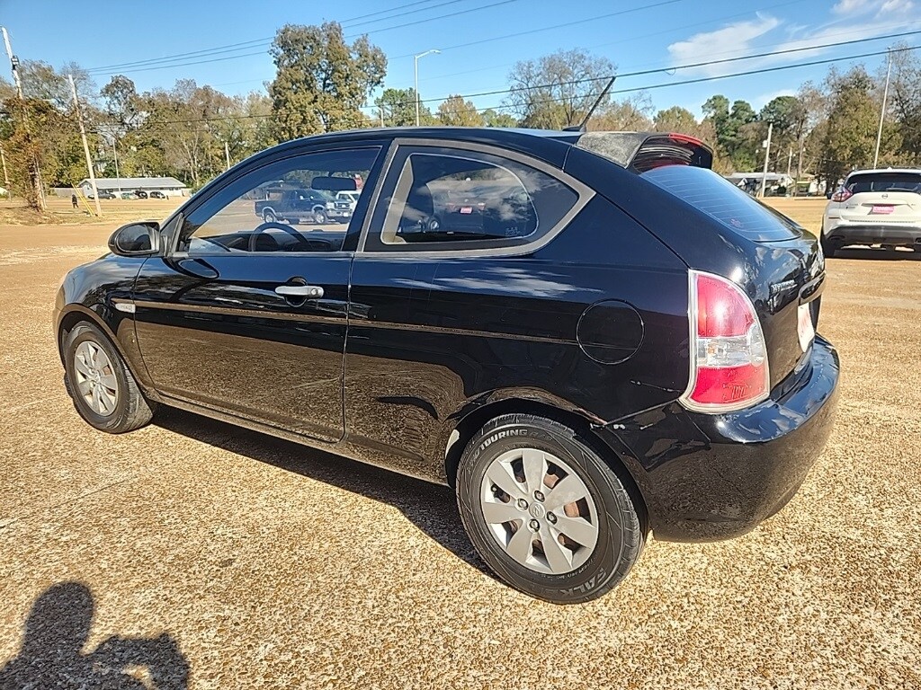 2008 Hyundai Accent GS photo 2