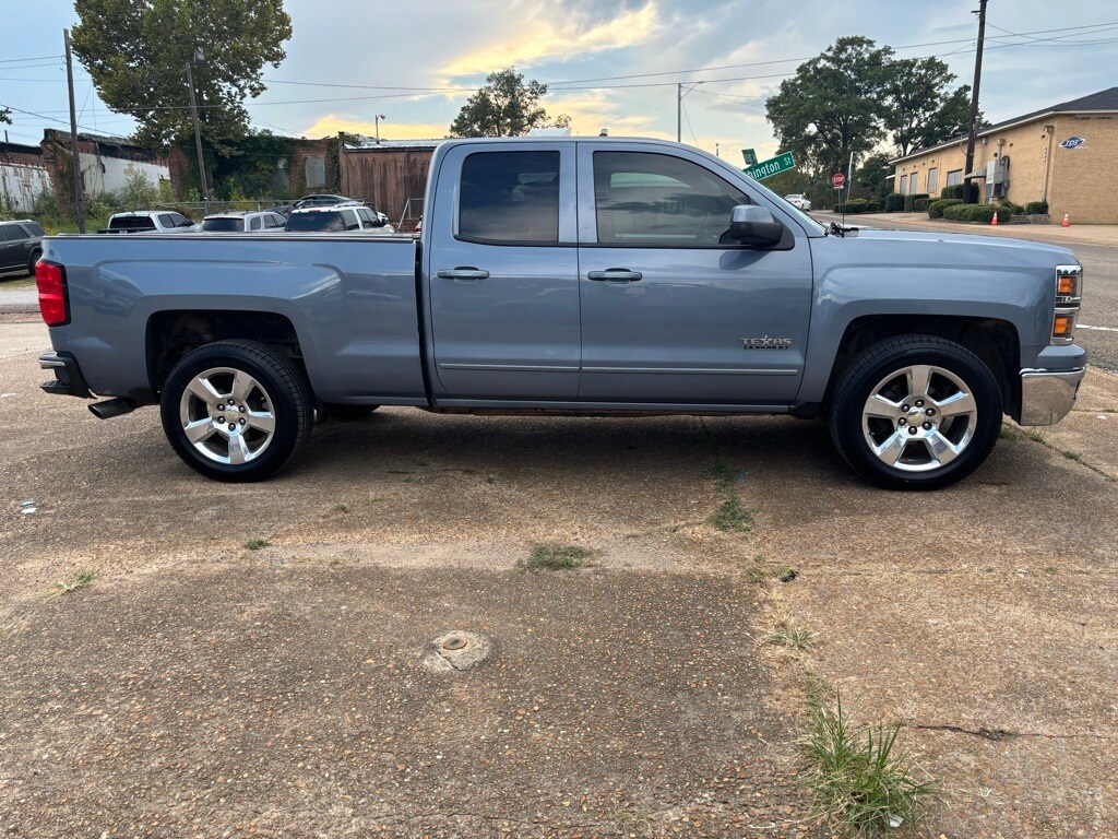 2015 Chevrolet Silverado 1500 LT photo 2