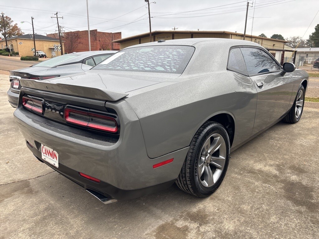 2019 Dodge Challenger SXT photo 4