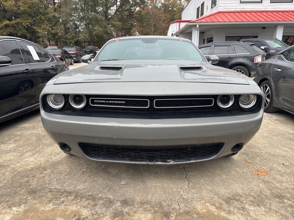 2019 Dodge Challenger SXT photo 2