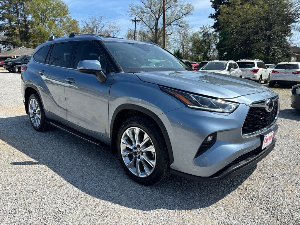 2023 Toyota Highlander Limited photo 3