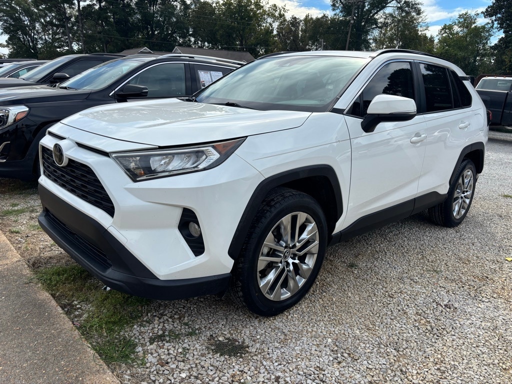 2019 Toyota RAV4 XLE Premium's photo