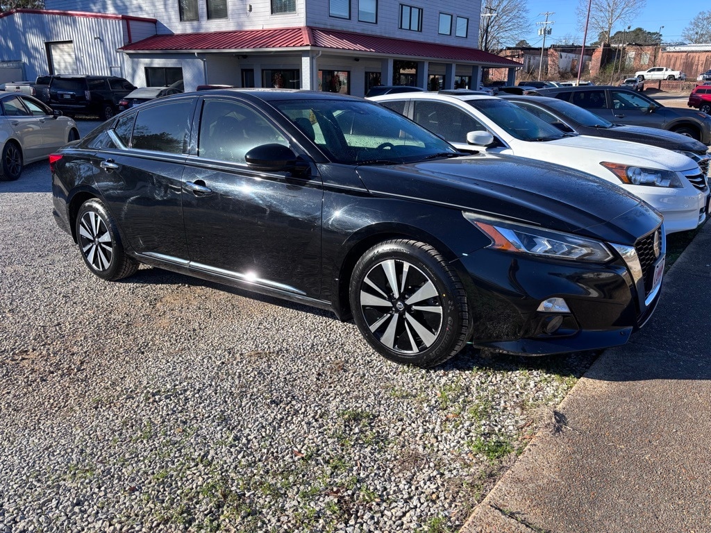 2019 Nissan Altima SL's photo