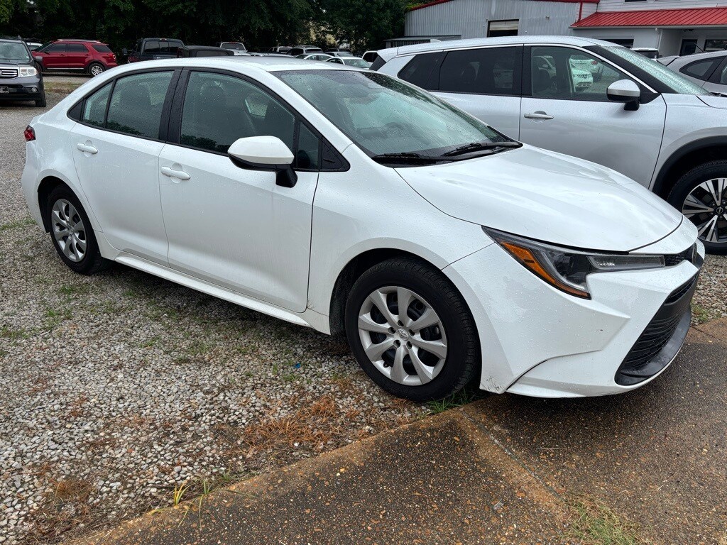 2024 Toyota Corolla LE photo 3