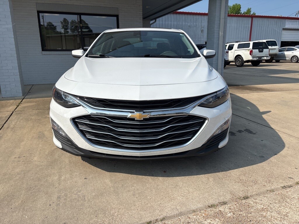 2024 Chevrolet Malibu 1LT photo 2