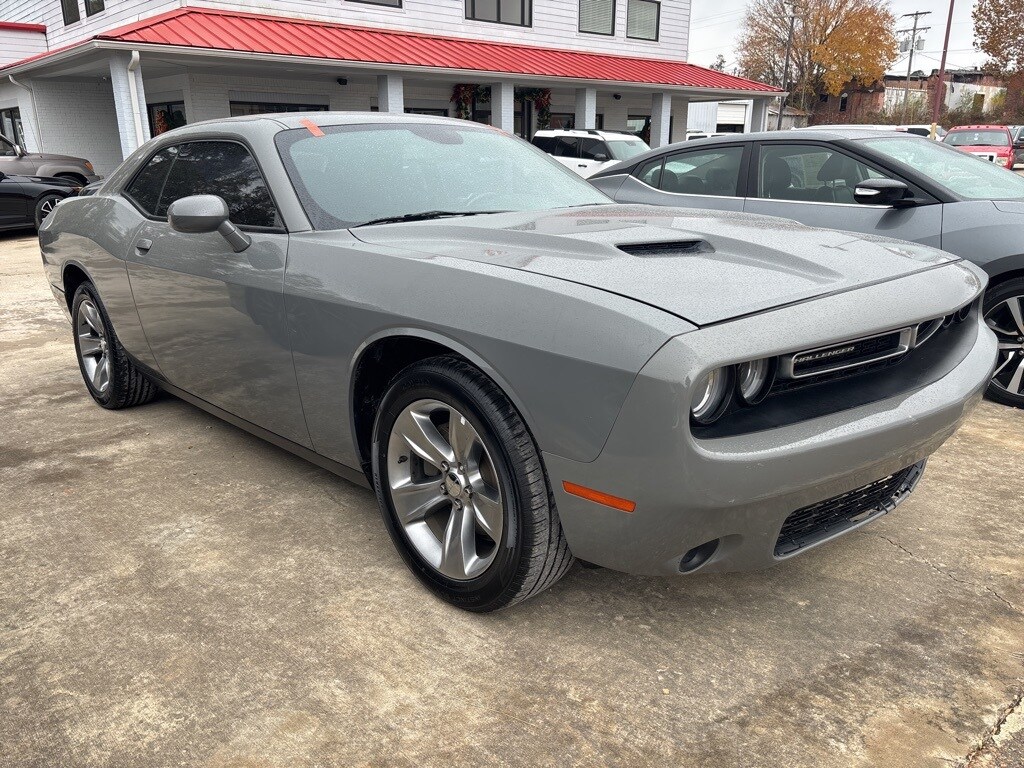 2019 Dodge Challenger SXT photo 3