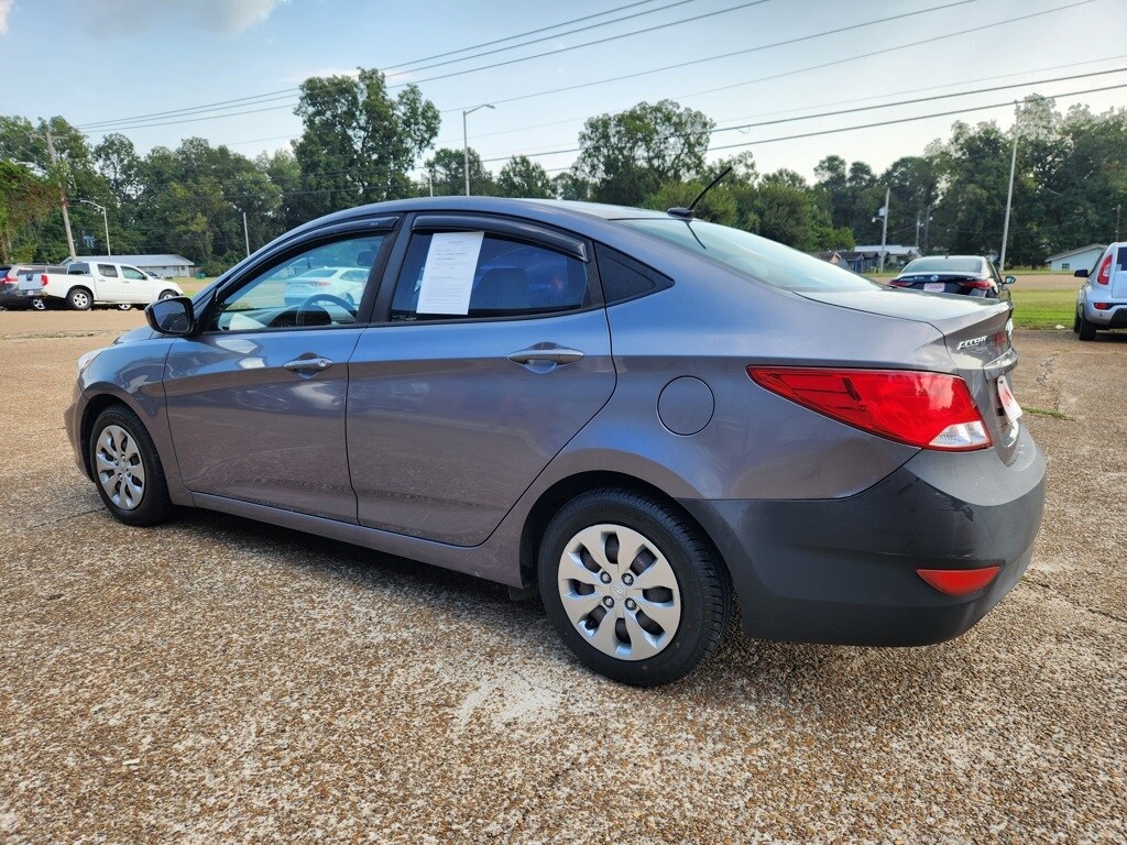 2017 Hyundai Accent SE photo 3