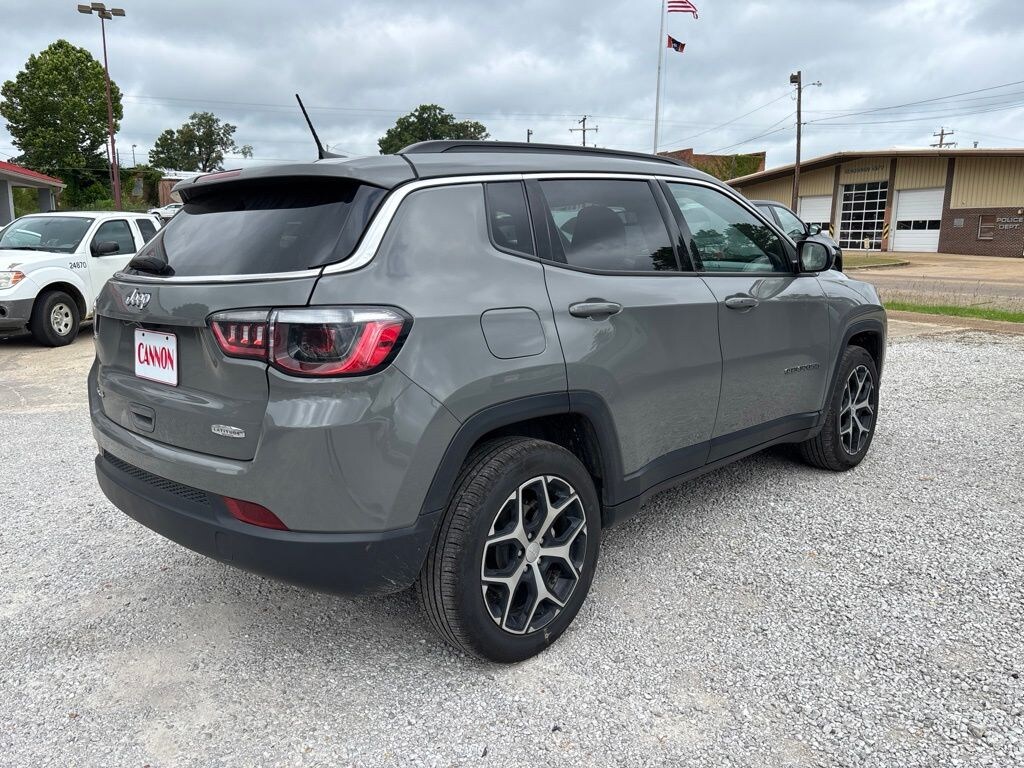 Used 2024 Jeep Compass Latitude SUV