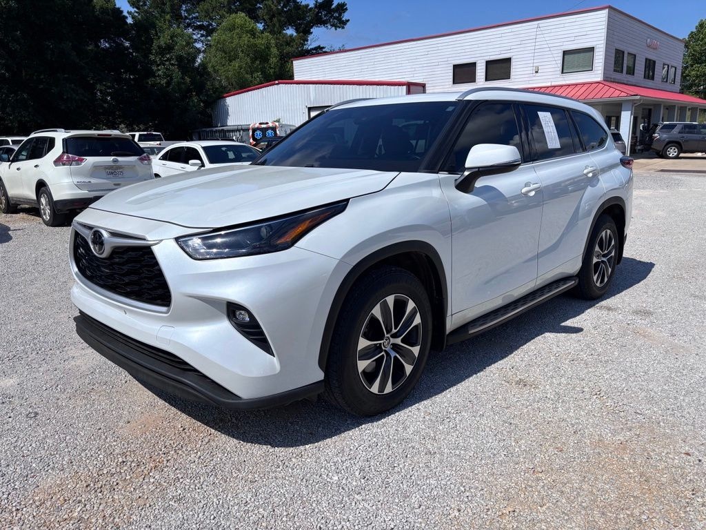 Used 2022 Toyota Highlander XLE SUV