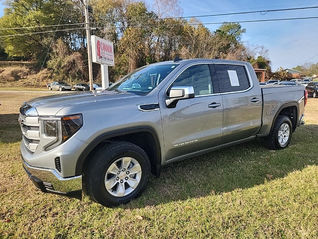 2024 GMC Sierra 1500 SLE's photo
