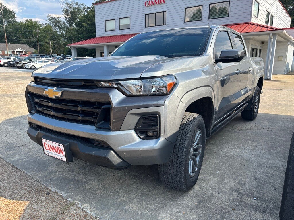 2023 Chevrolet Colorado LT photo 3