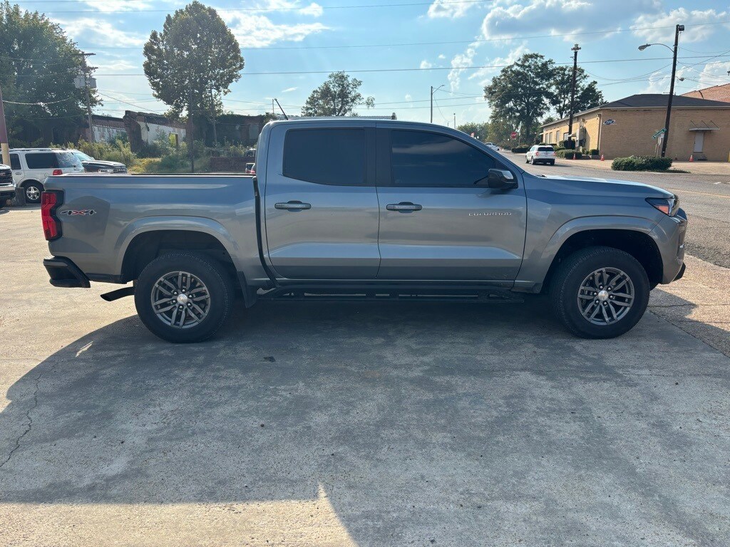 2023 Chevrolet Colorado LT photo 4