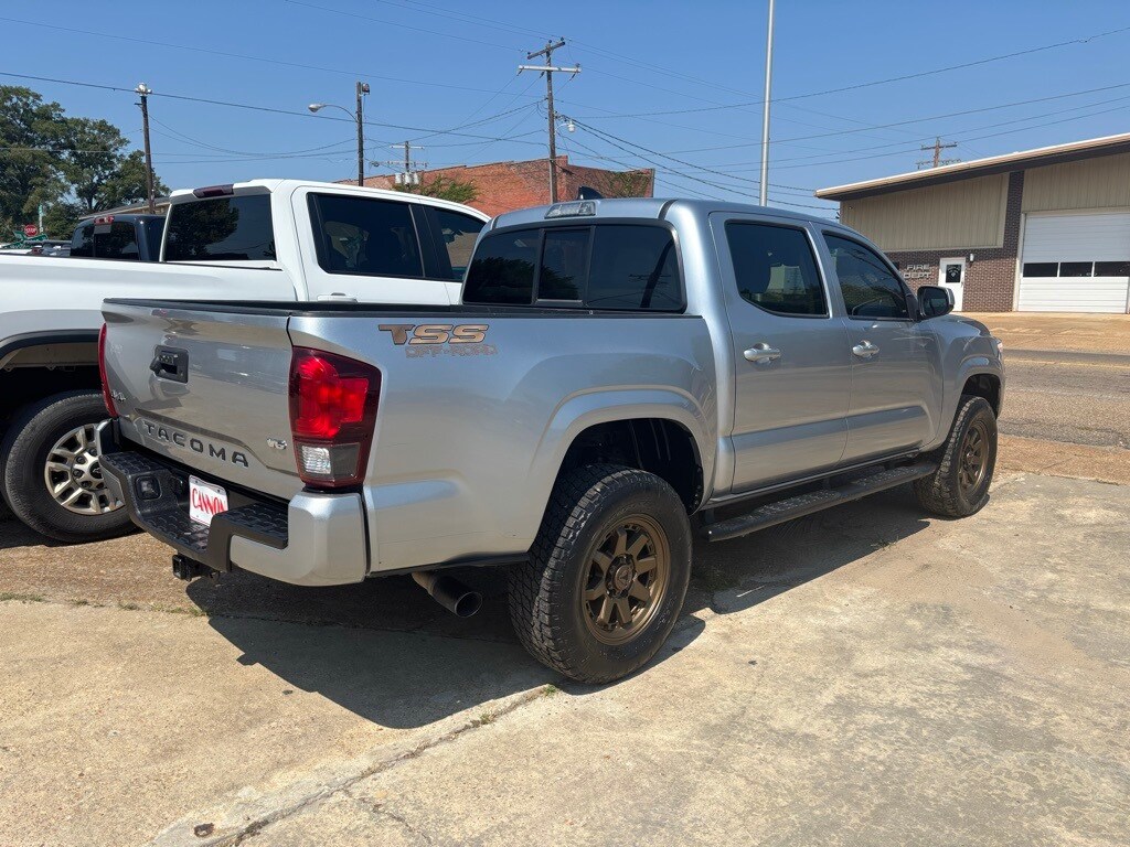 2023 Toyota Tacoma V6 4x4 photo 2