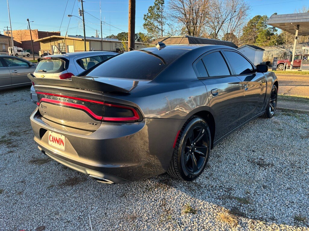 2016 Dodge Charger SXT photo 4