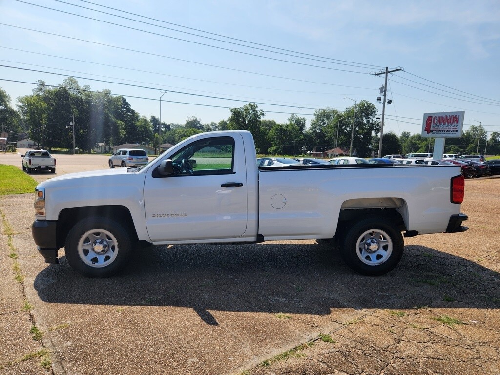 2018 Chevrolet Silverado 1500 photo 2