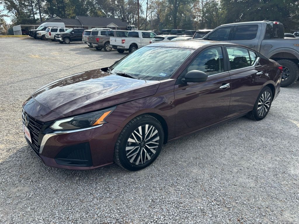 Used 2024 Nissan Altima 2.5 SV Sedan