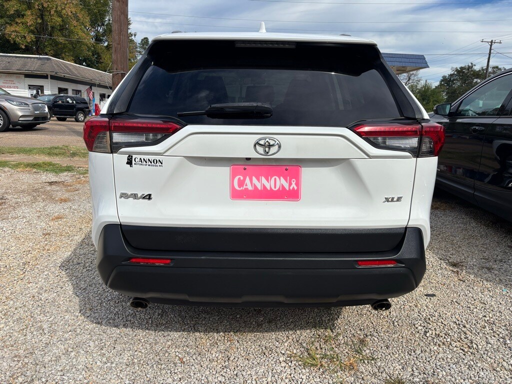 2019 Toyota RAV4 XLE Premium photo 3