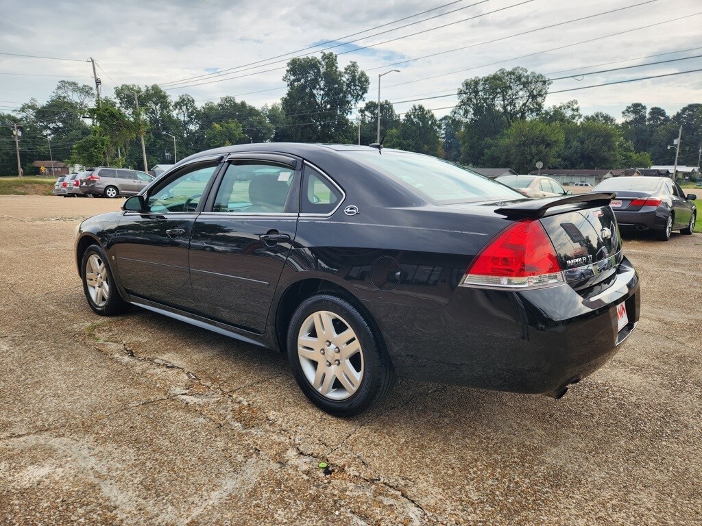 2009 Chevrolet Impala 2LT photo 2