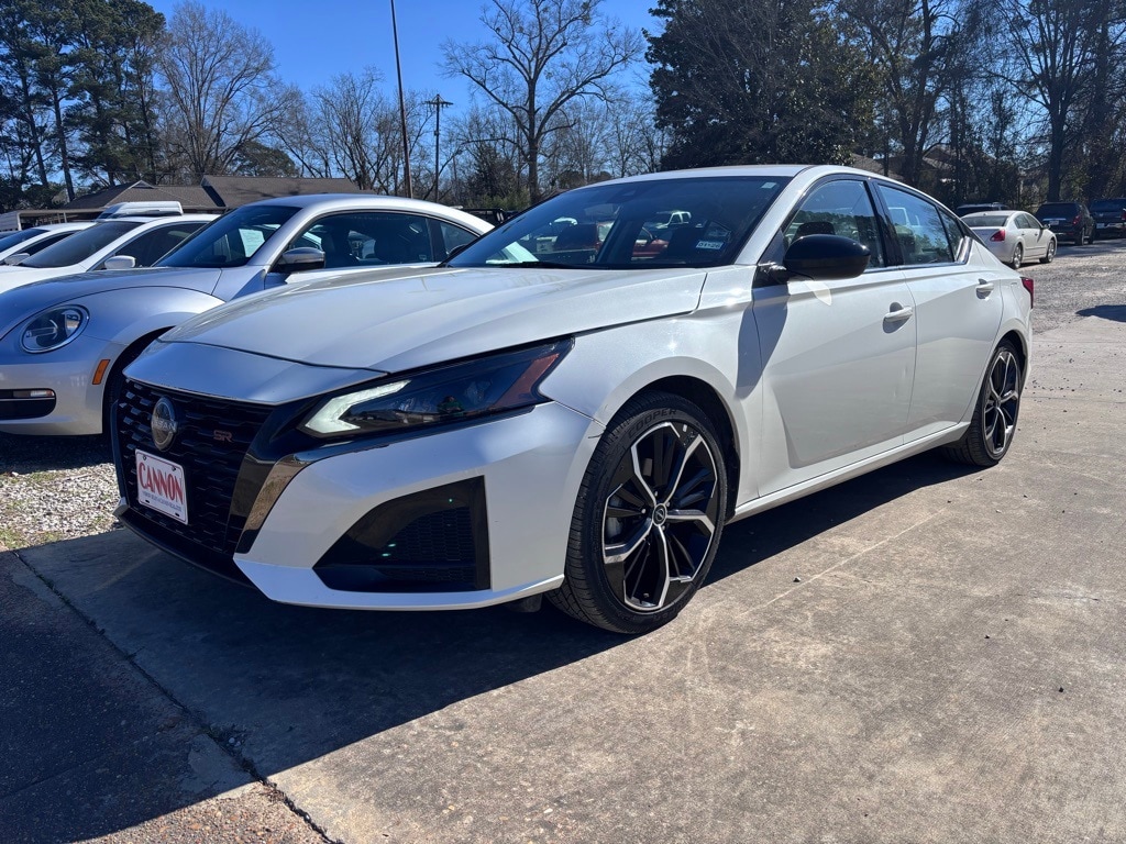 2024 Nissan Altima SR's photo