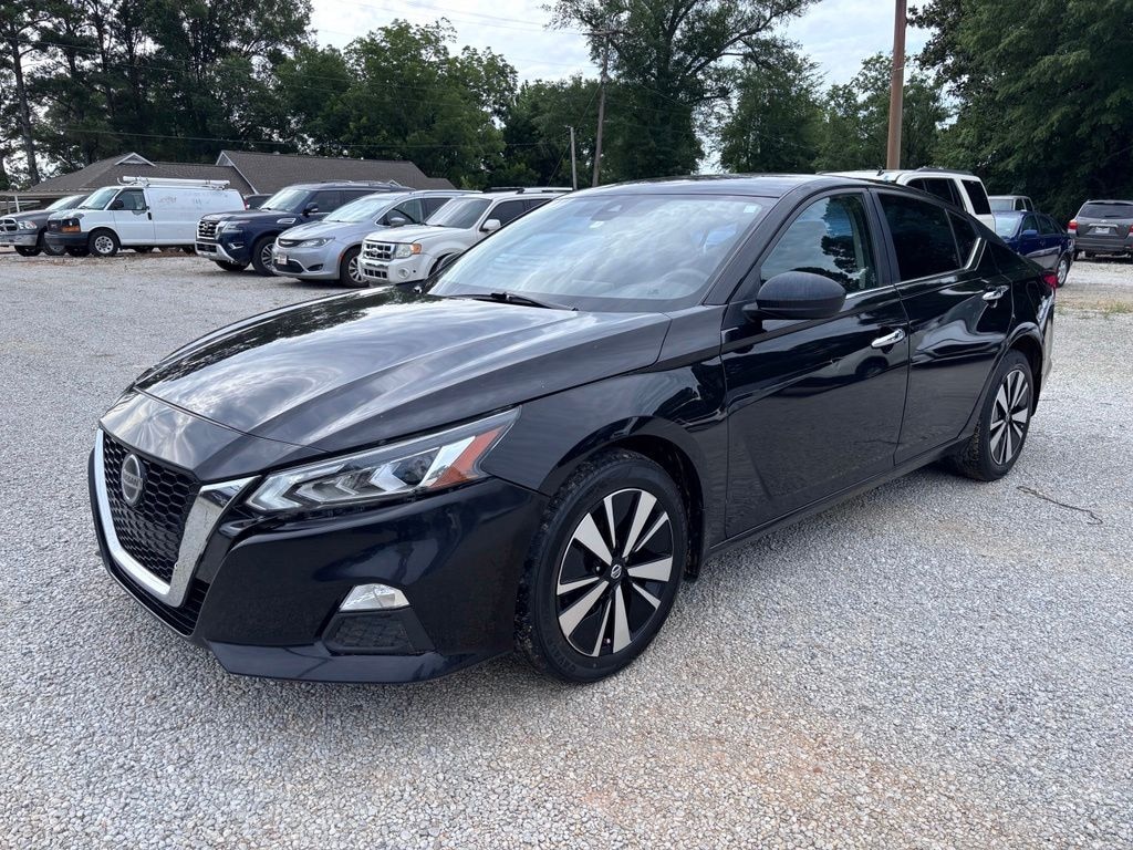 Used 2022 Nissan Altima 2.5 SV Sedan