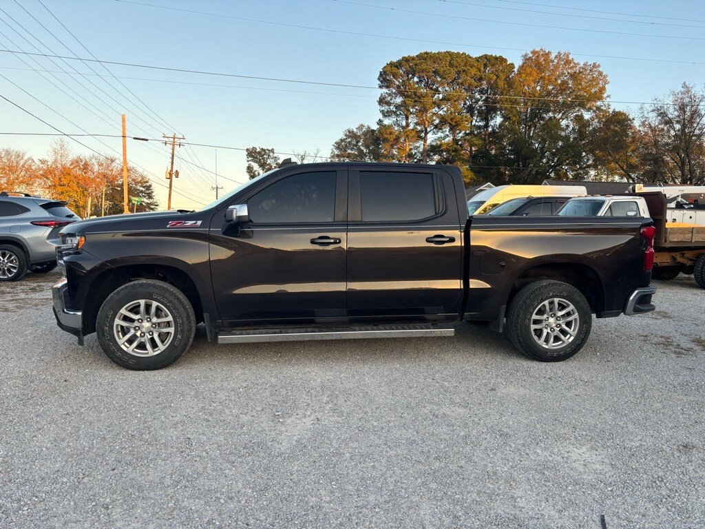 2019 Chevrolet Silverado 1500 LT photo 2
