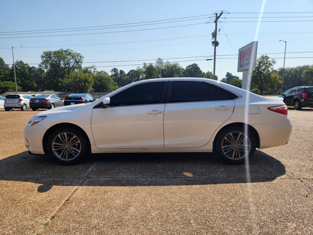 2017 Toyota Camry XLE XSE photo 2