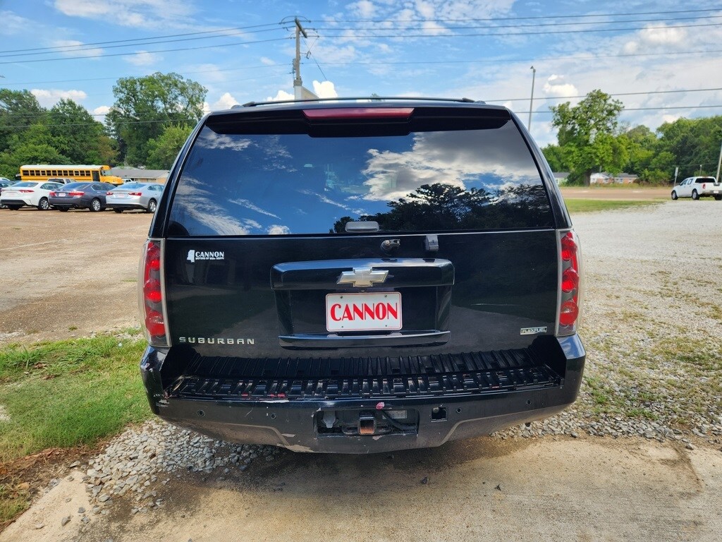 2008 Chevrolet Suburban 1500 LTZ photo 3