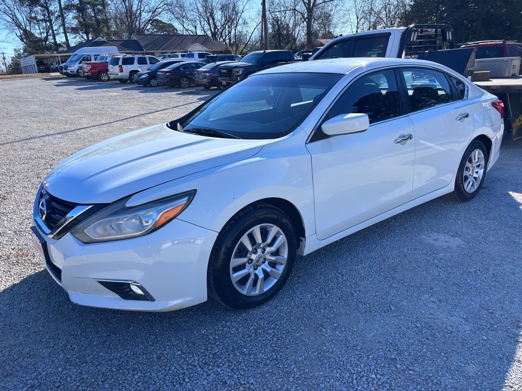 2016 Nissan Altima S's photo