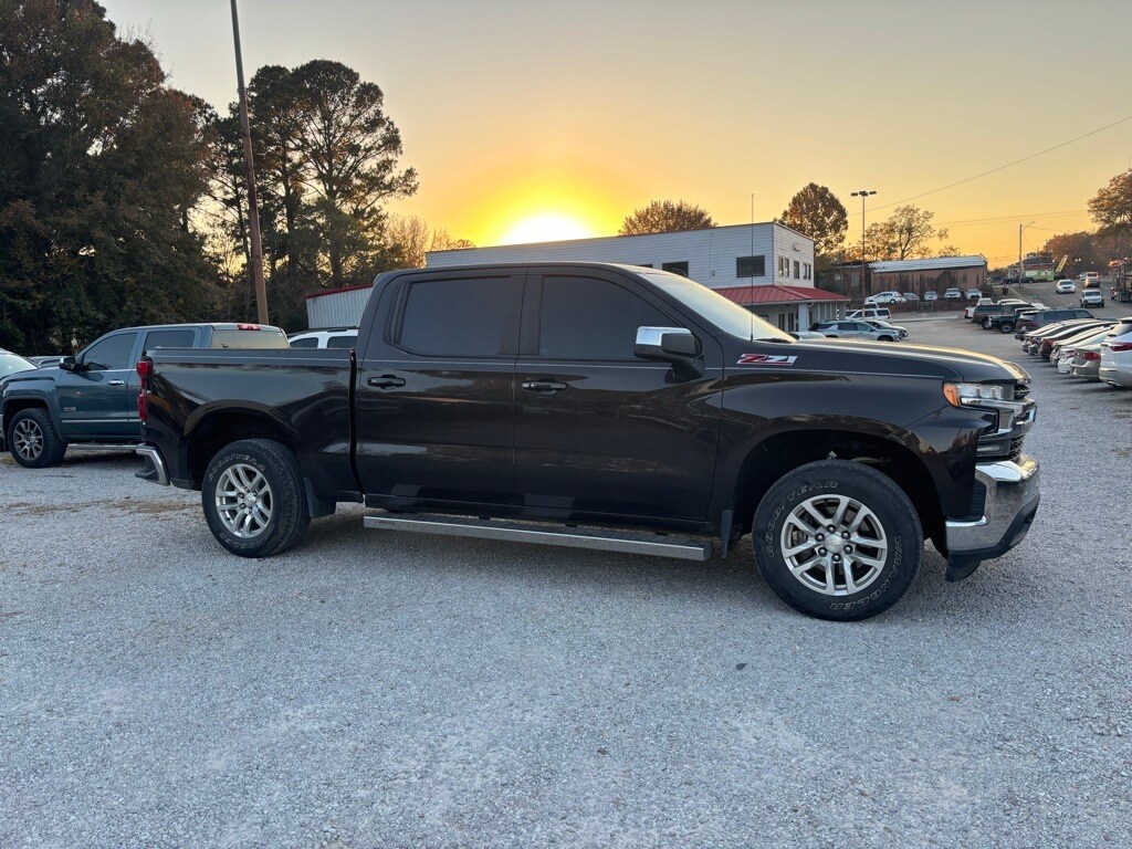 2019 Chevrolet Silverado 1500 LT photo 3