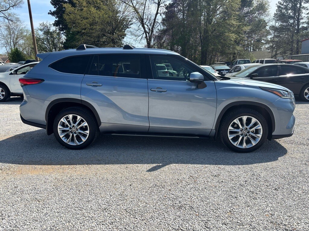 2023 Toyota Highlander Limited photo 2