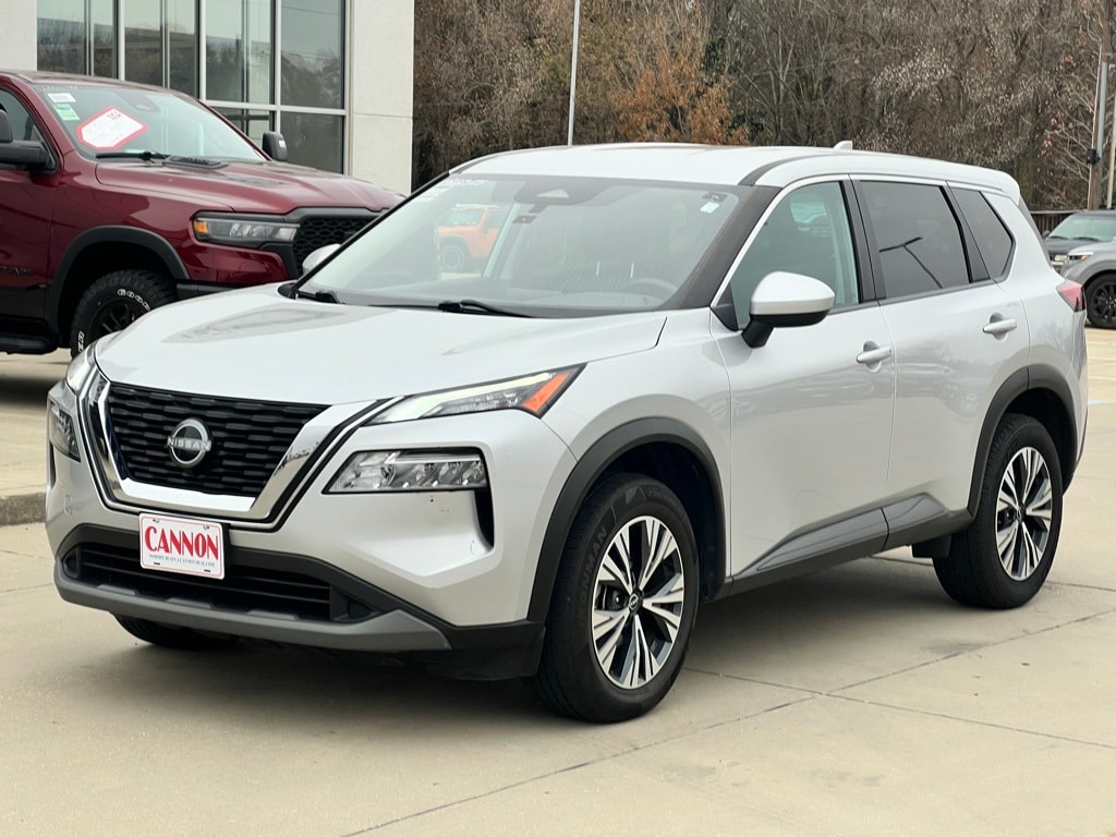 2023 Nissan Rogue SV's photo