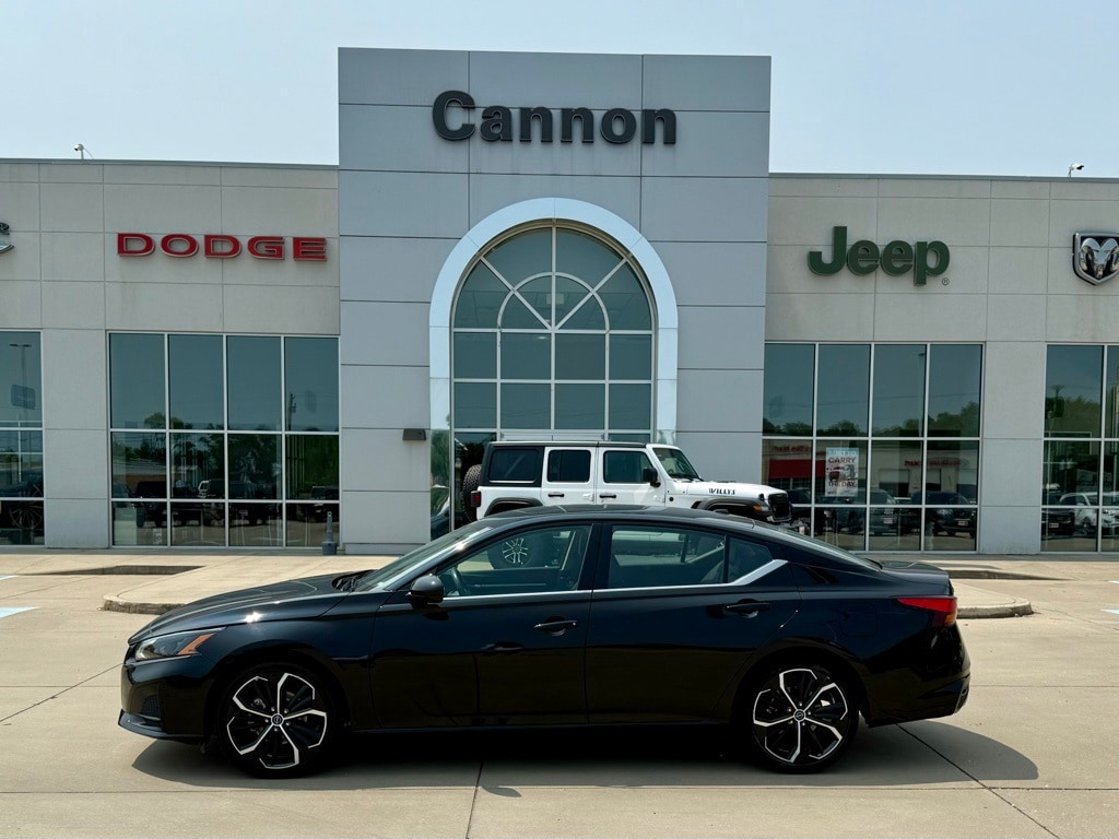 Used 2023 Nissan Altima SR with VIN 1N4BL4CV3PN366200 for sale in Greenwood, MS