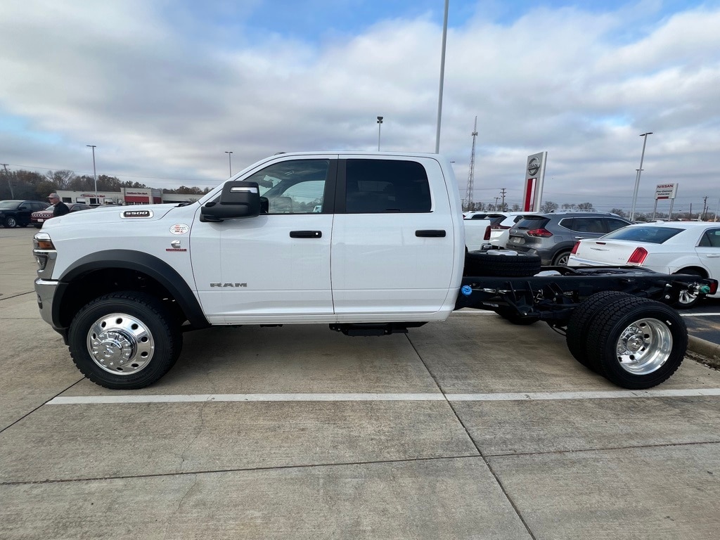 New 2025 Ram 5500HD Tradesman/Big Horn Pickup