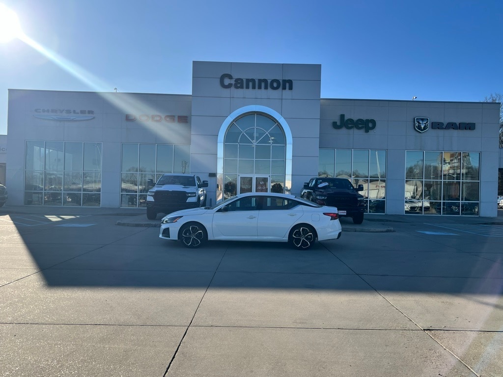 Used 2024 Nissan Altima 2.5 SR Sedan