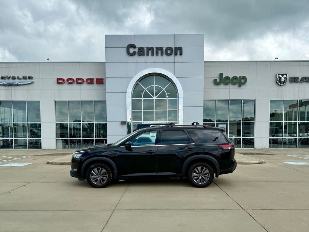 2024 Nissan Pathfinder SV photo 2