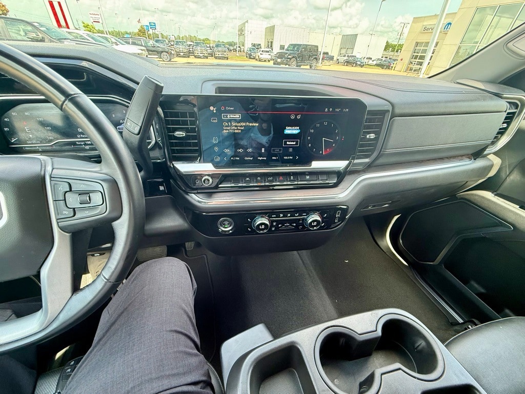 2024 GMC Sierra 1500 SLT - Photo 13
