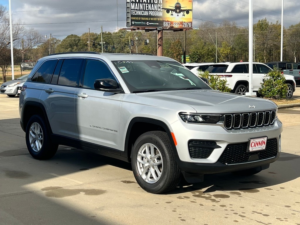 New 2025 Jeep Grand Cherokee Laredo Sport Utility