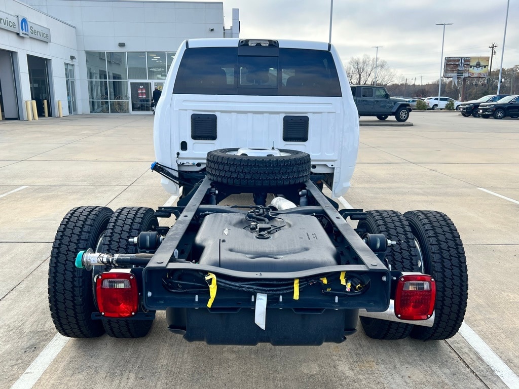 New 2025 Ram 5500HD Tradesman/Big Horn Pickup