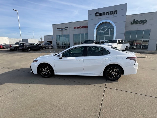 Used 2022 Toyota Camry SE with VIN 4T1G11AKXNU711489 for sale in Greenwood, MS