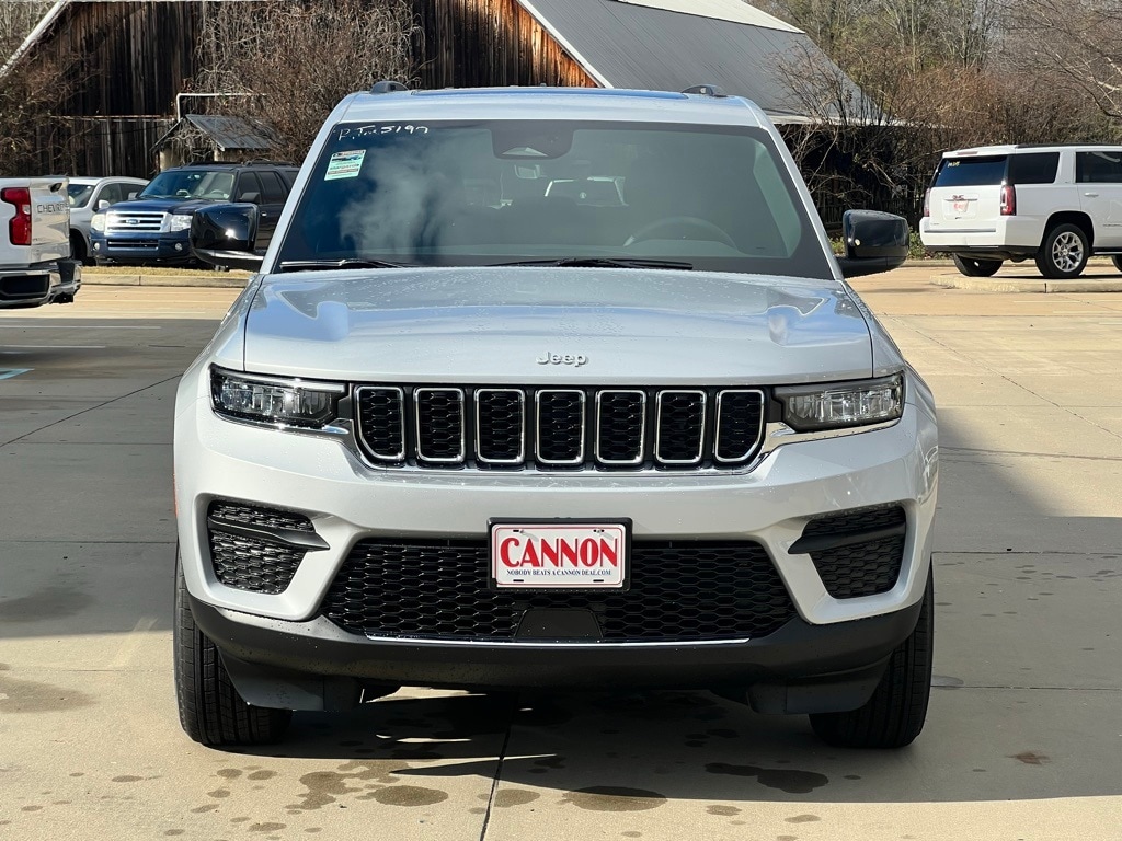 New 2025 Jeep Grand Cherokee Laredo Sport Utility