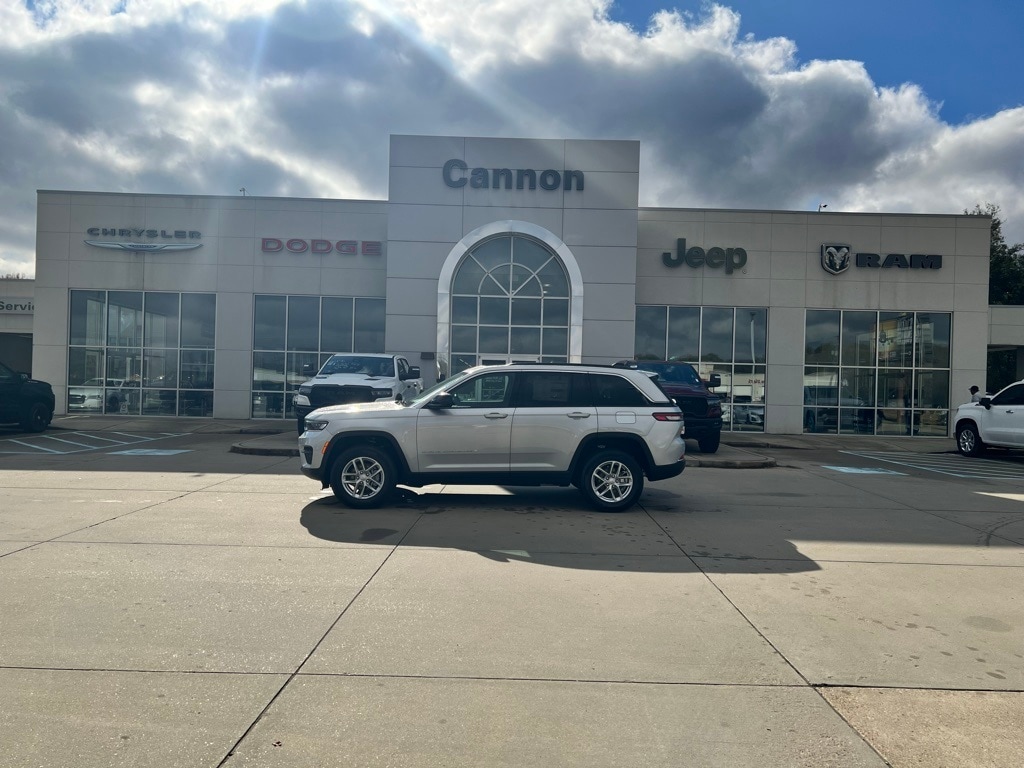 New 2025 Jeep Grand Cherokee Laredo Sport Utility