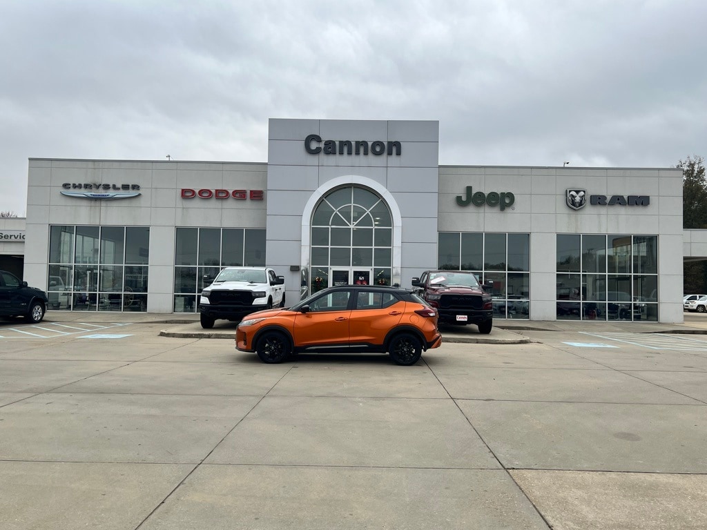 Used 2023 Nissan Kicks SR SUV