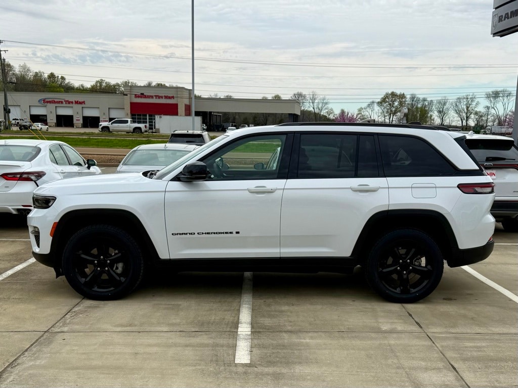Used 2023 Jeep Grand Cherokee Limited with VIN 1C4RJHBG0PC501038 for sale in Greenwood, MS