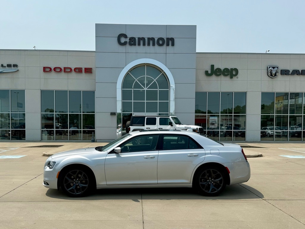 Used 2023 Chrysler 300 S with VIN 2C3CCABG5PH514151 for sale in Greenwood, MS