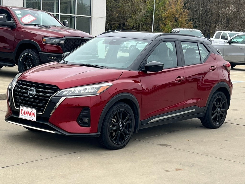 2024 Nissan Kicks SR's photo