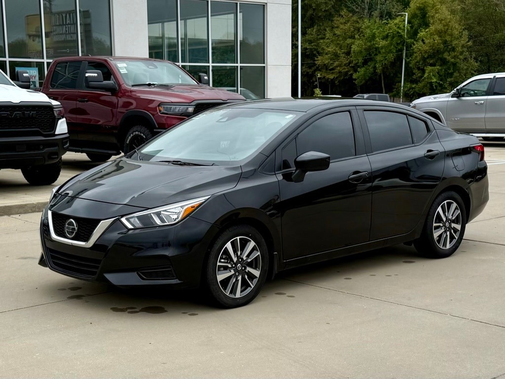 2022 Nissan Versa Sedan SV's photo