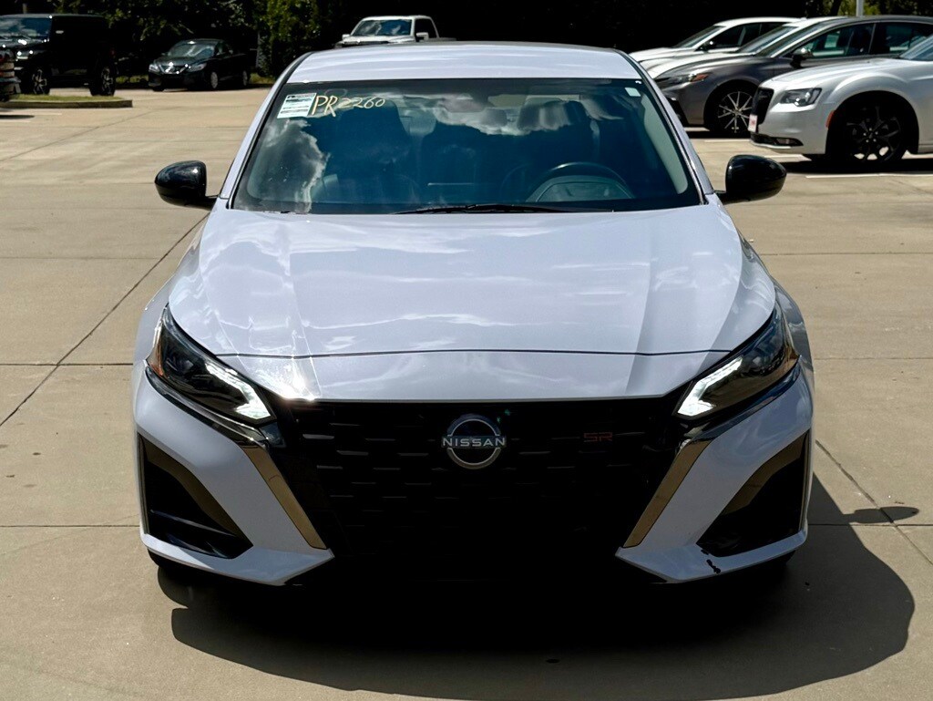 2024 Nissan Altima 2.5 SR photo 3