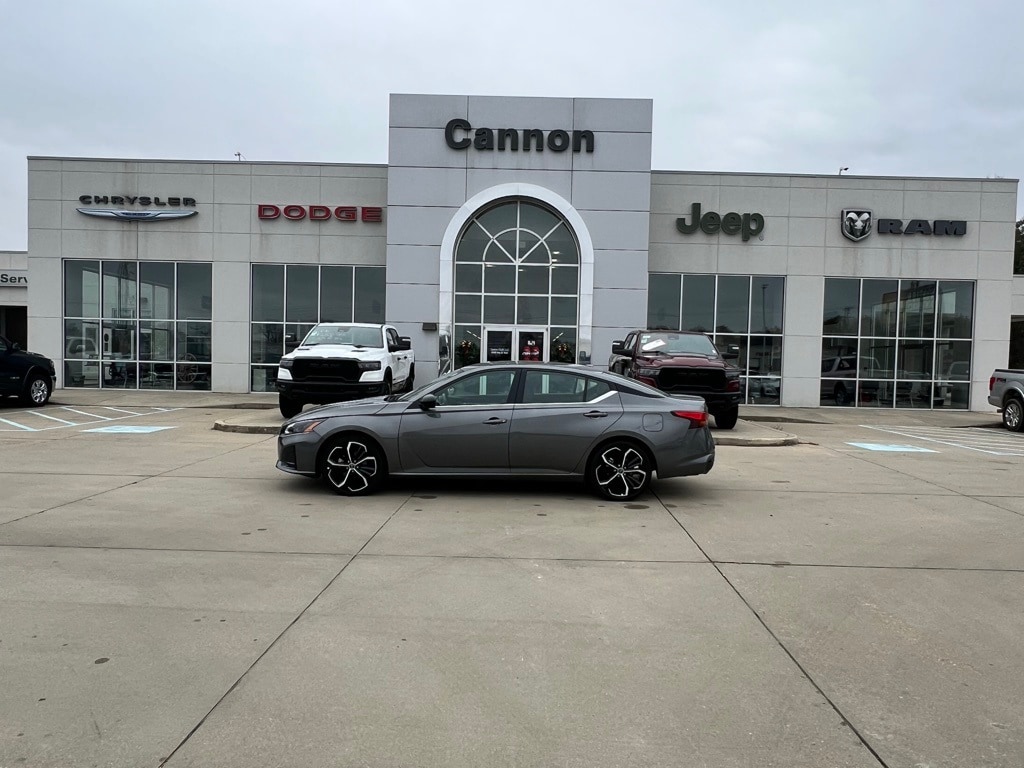 Used 2024 Nissan Altima 2.5 SR Sedan