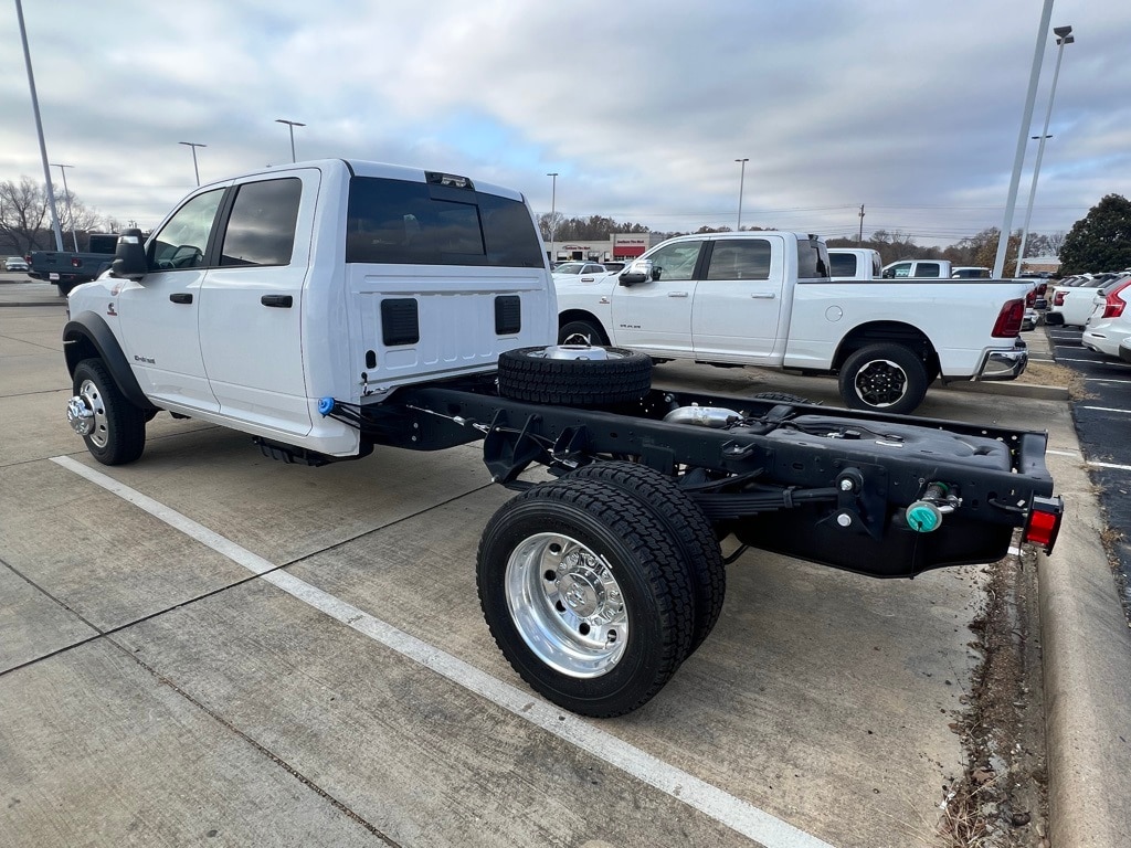 New 2025 Ram 5500HD Tradesman/Big Horn Pickup